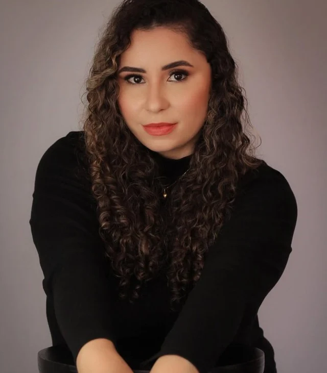 Andressa Rosa em seu ateliê de beleza em Joinville
